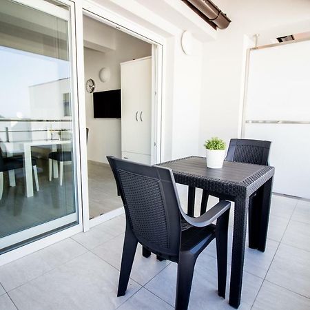 Colic Apartment Нивице Екстериор снимка