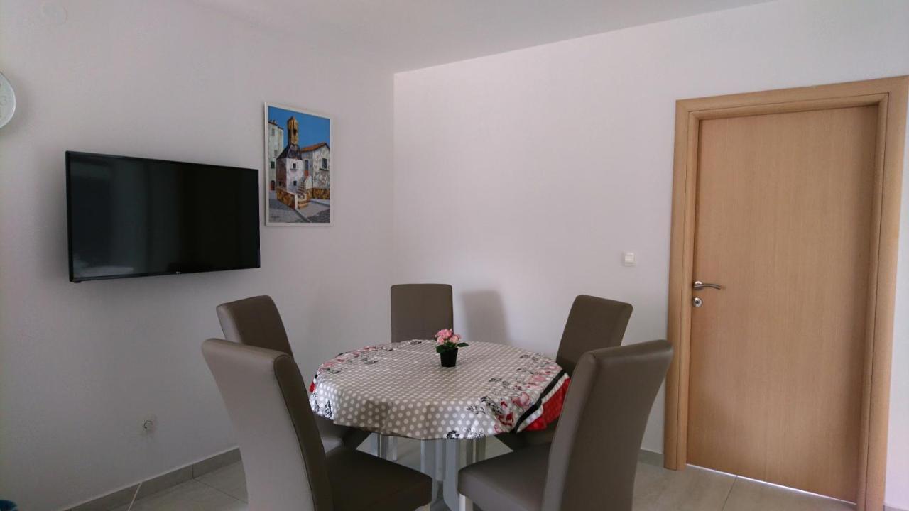 Colic Apartment Нивице Екстериор снимка