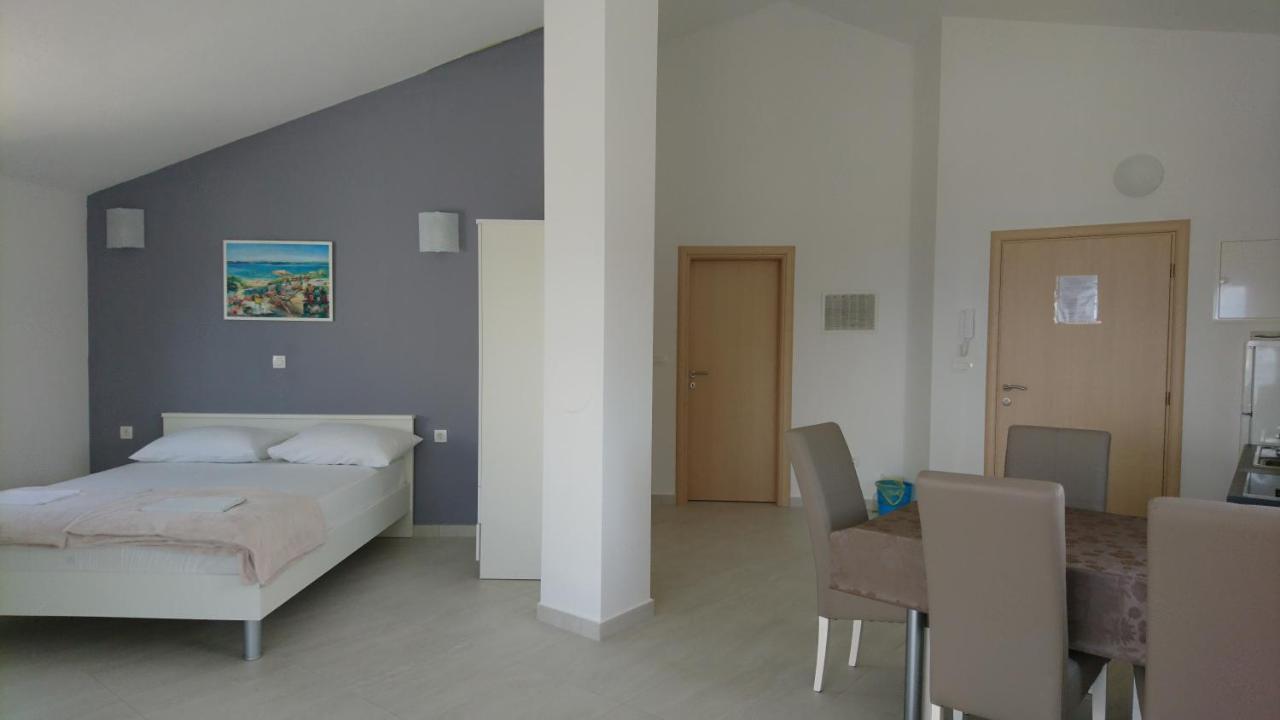 Colic Apartment Нивице Екстериор снимка