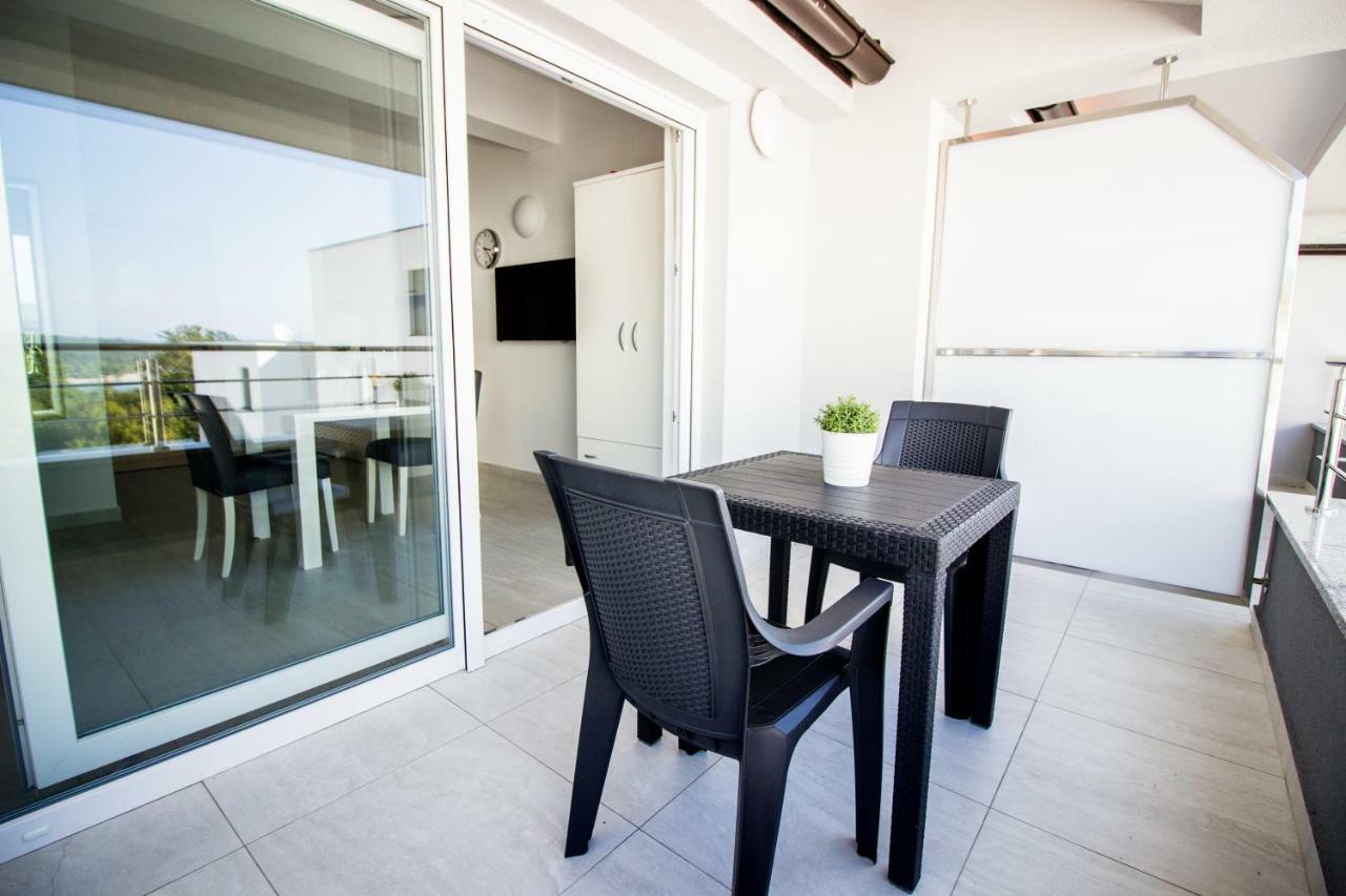 Colic Apartment Нивице Екстериор снимка