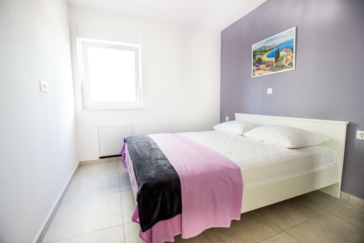 Colic Apartment Нивице Екстериор снимка