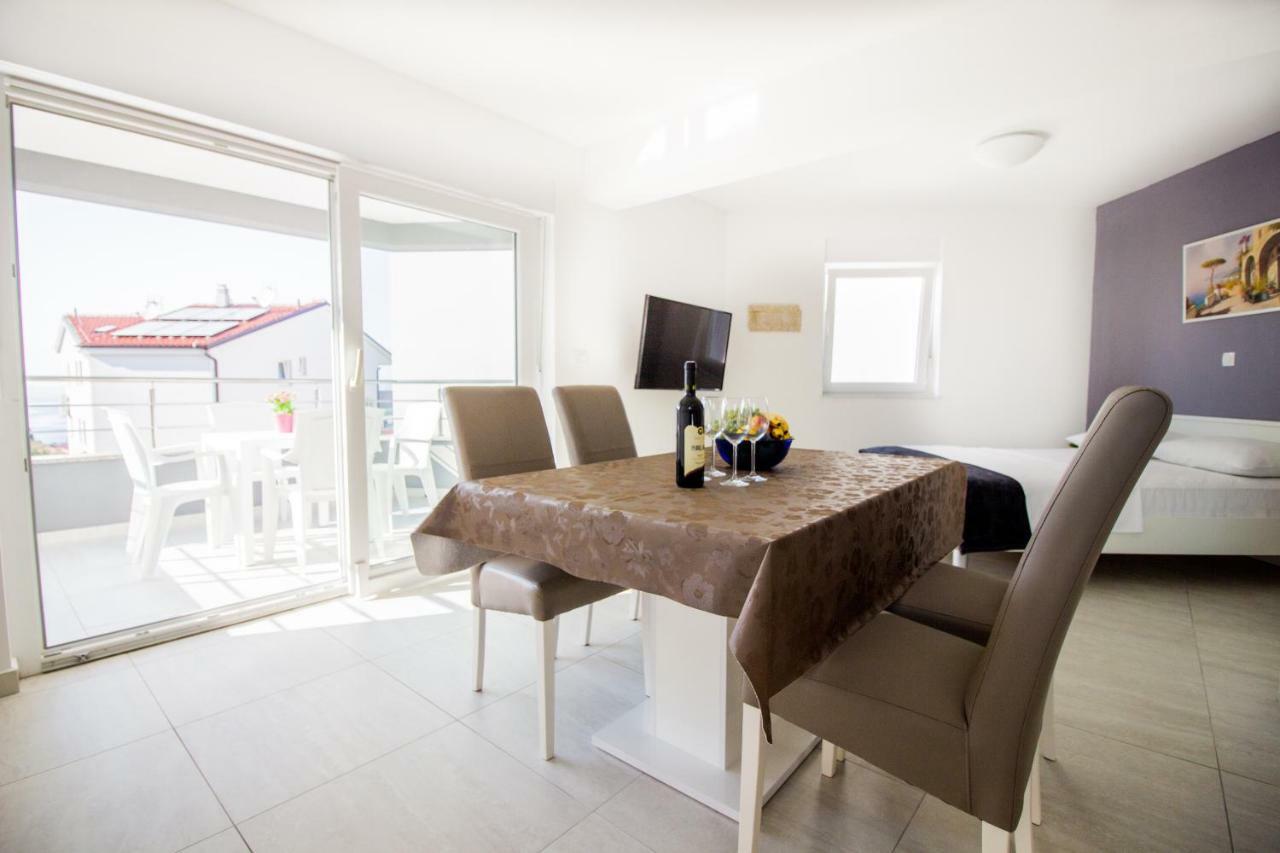 Colic Apartment Нивице Екстериор снимка