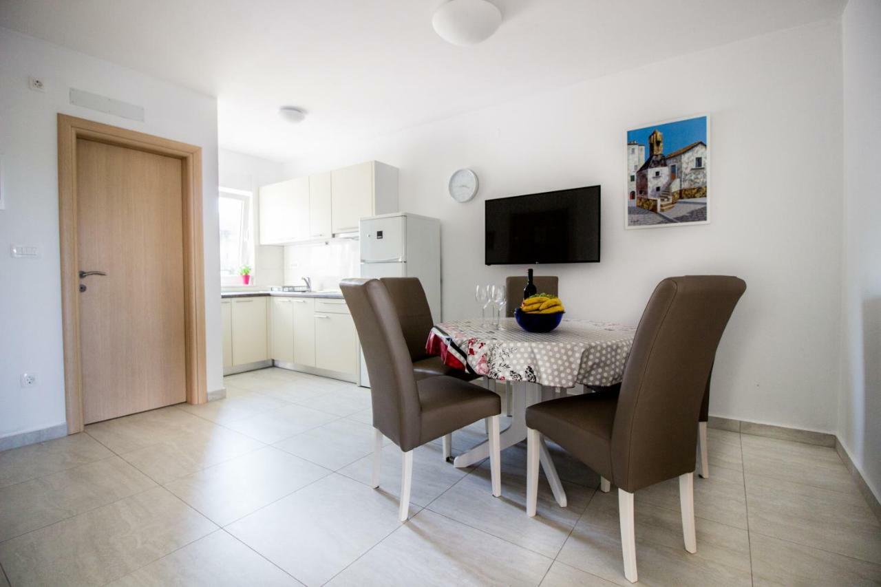 Colic Apartment Нивице Екстериор снимка