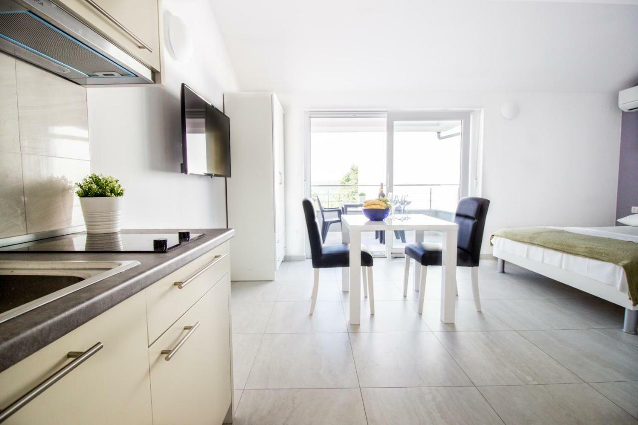 Colic Apartment Нивице Екстериор снимка