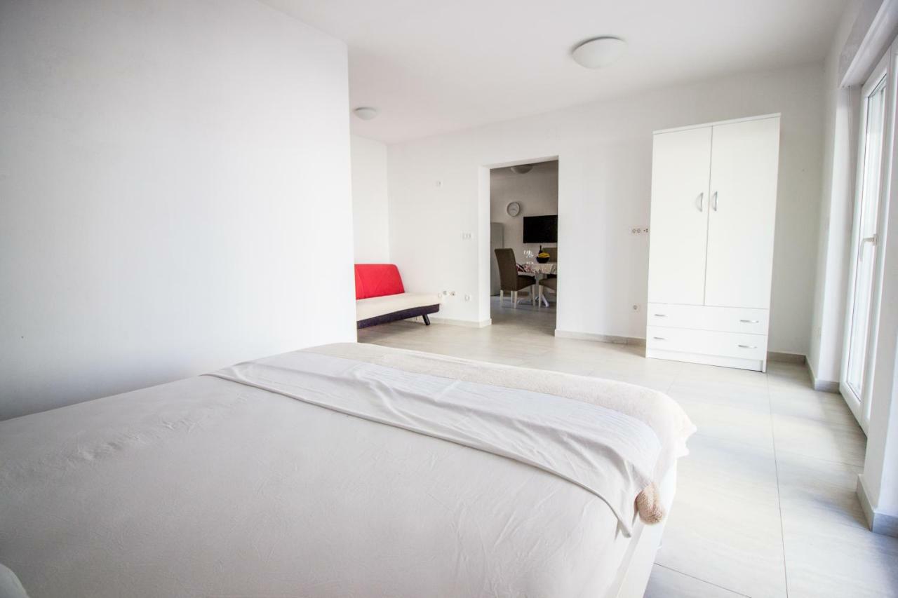 Colic Apartment Нивице Екстериор снимка