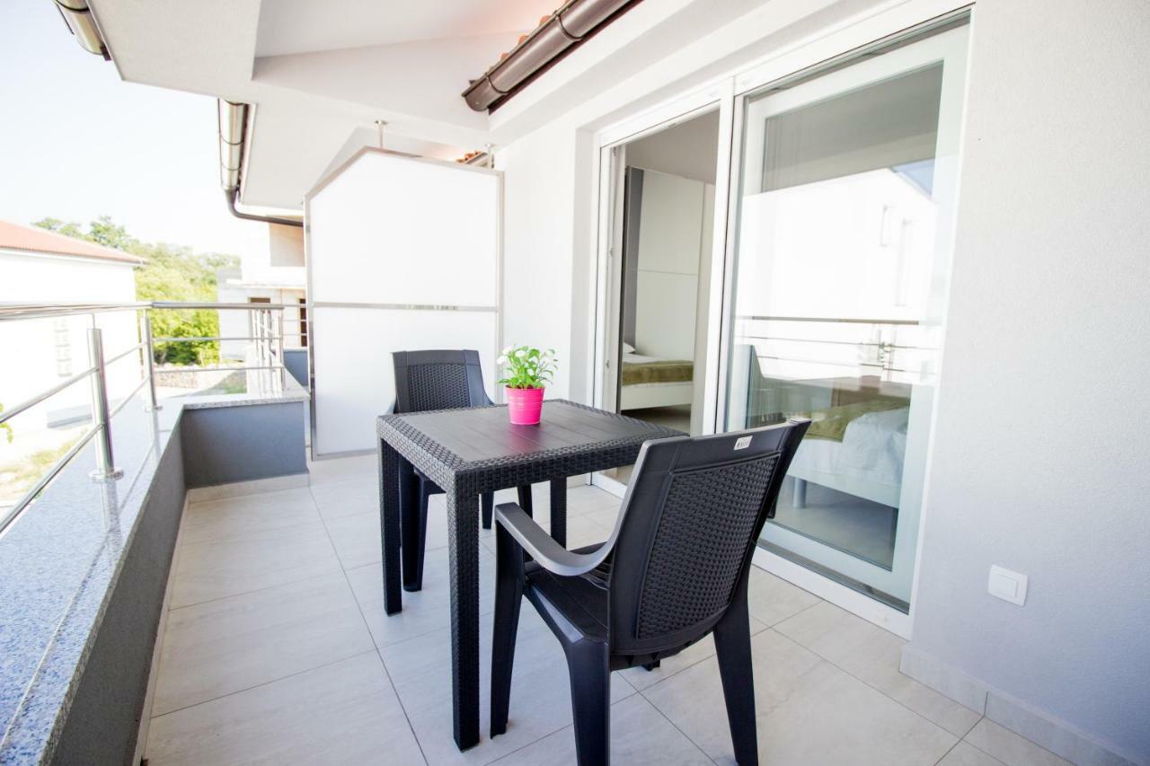 Colic Apartment Нивице Екстериор снимка