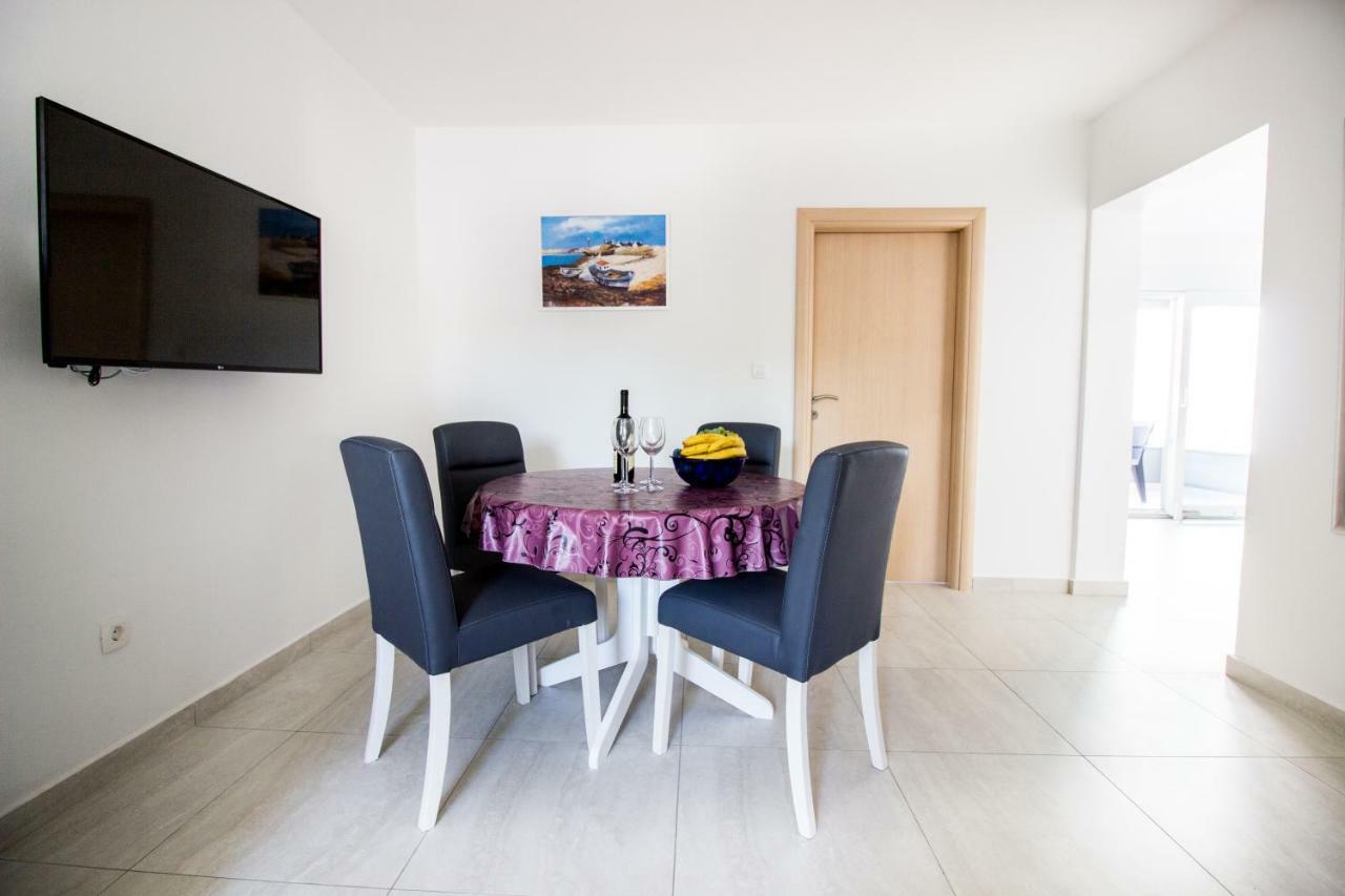 Colic Apartment Нивице Екстериор снимка