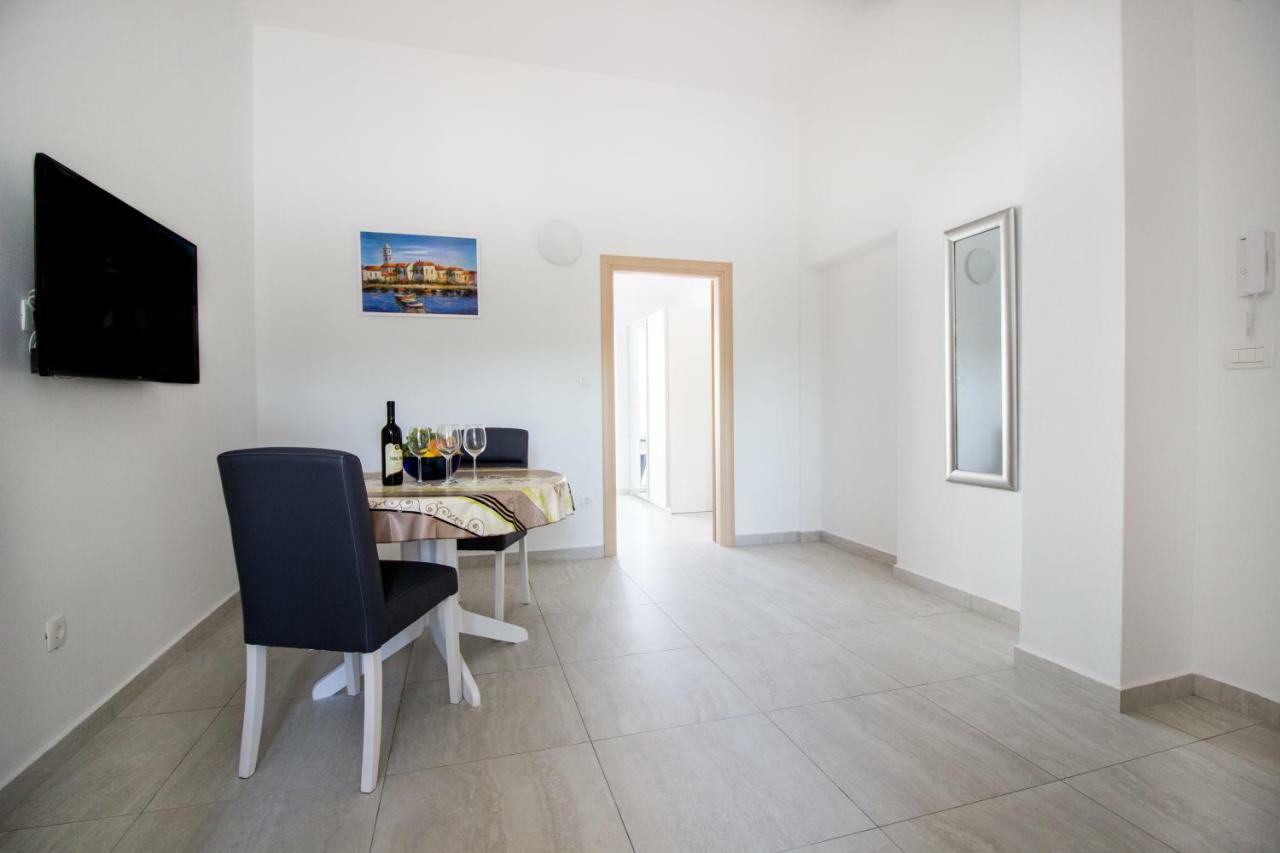 Colic Apartment Нивице Екстериор снимка
