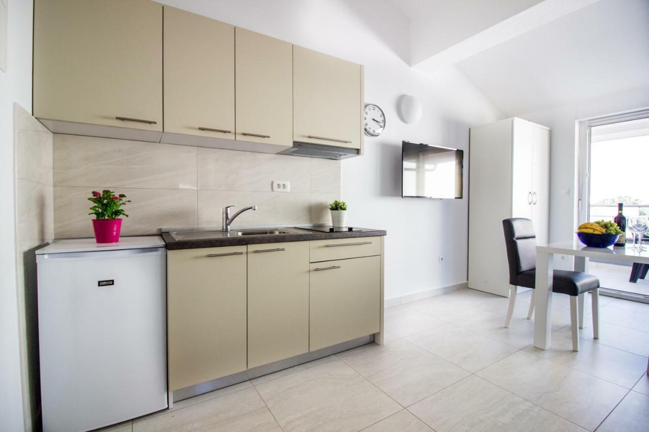 Colic Apartment Нивице Екстериор снимка