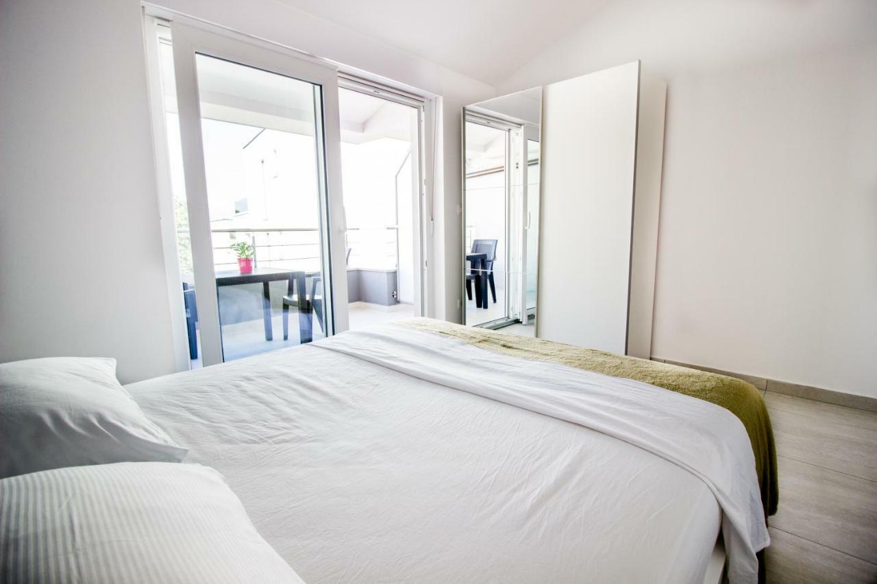 Colic Apartment Нивице Екстериор снимка
